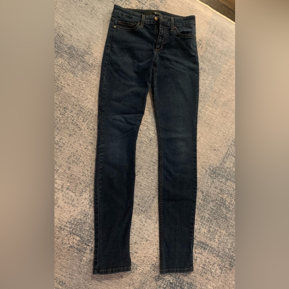 Women’s dark wash skinny jeans